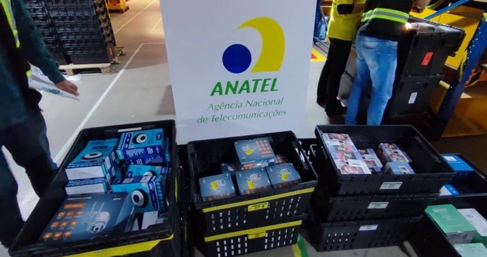 Operação da Anatel apreende quase 10 mil aparelhos irregulares em centros de distribuição do Mercado Livre