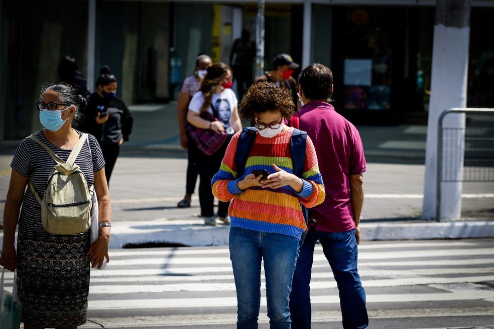 Sem atingir metas, estado de SP anuncia retirada de exigência do uso de máscara ao ar livre a partir de 11 de dezembro