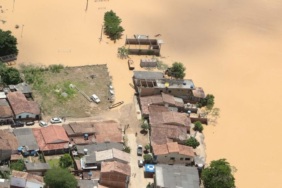 Governo da Bahia confirma mais duas mortes pelas chuvas no estado