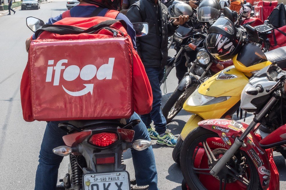 iFood realiza compromisso de transparência com entregadores e diz que irá avaliar reajuste anual