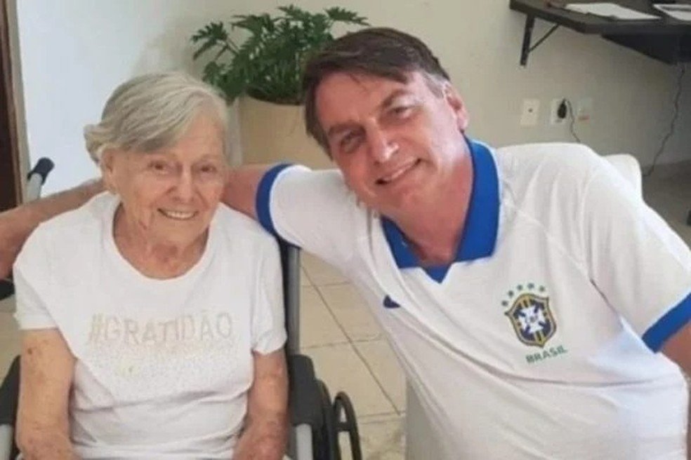 Mãe de Jair Bolsonaro é internada no interior de SP, diz hospital