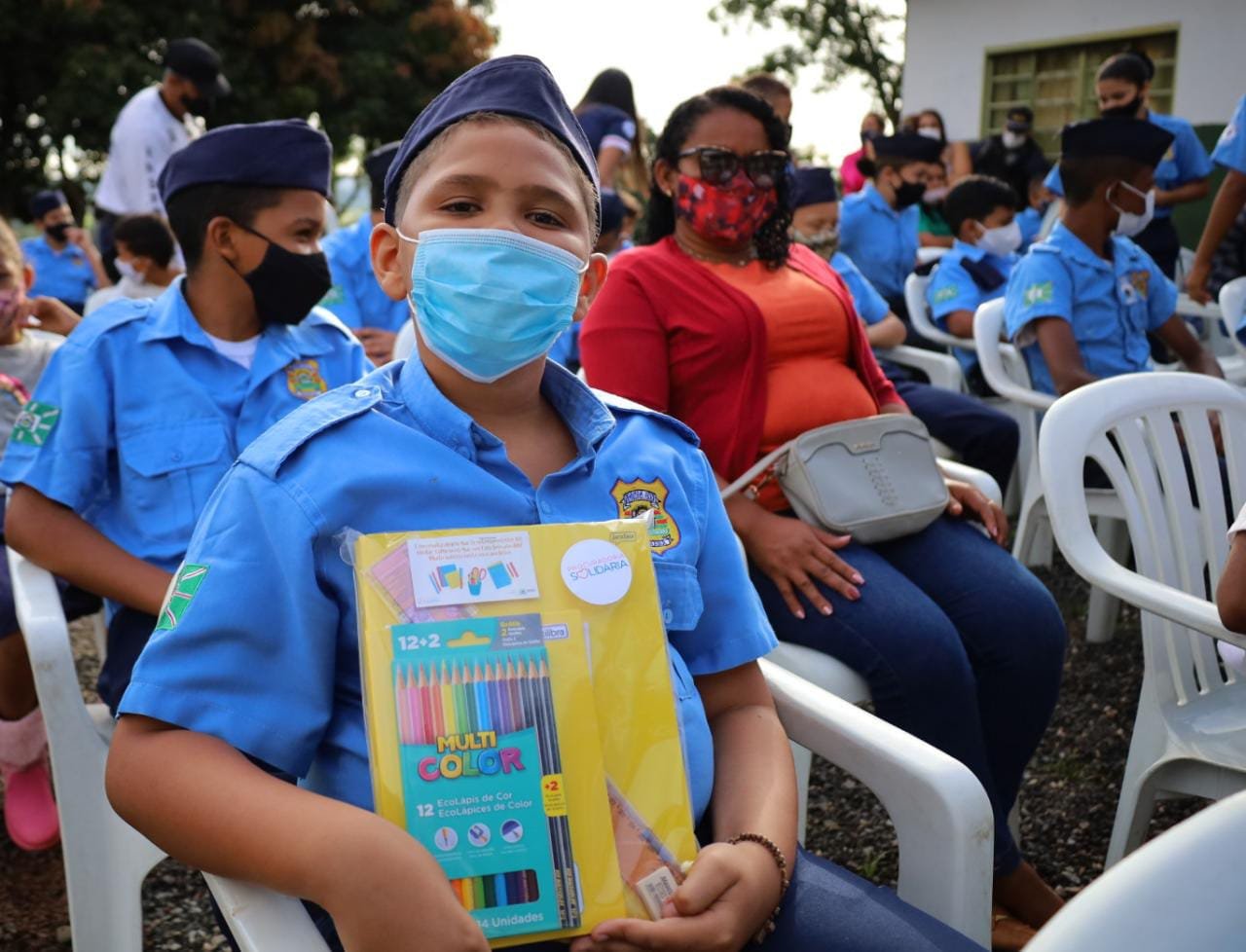 Prefeitura de Goiânia entrega kits escolares e anuncia reforma do Cras Recanto do Bosque